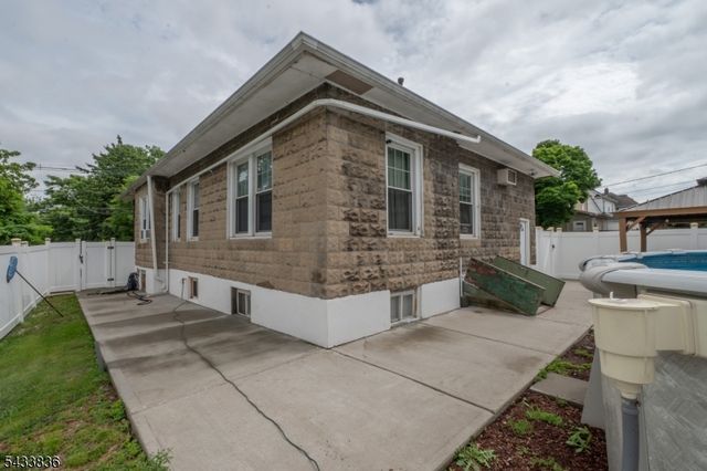 126 W Curtis St, Linden City, NJ 07036
