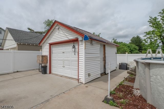 126 W Curtis St, Linden City, NJ 07036