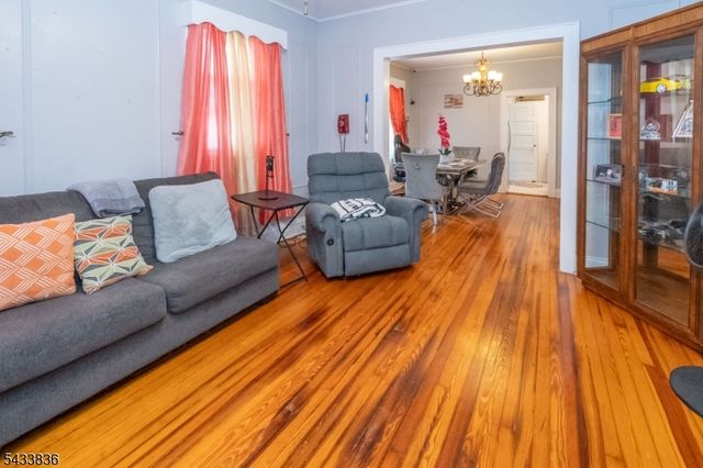 126 W Curtis St, Linden City, NJ 07036
