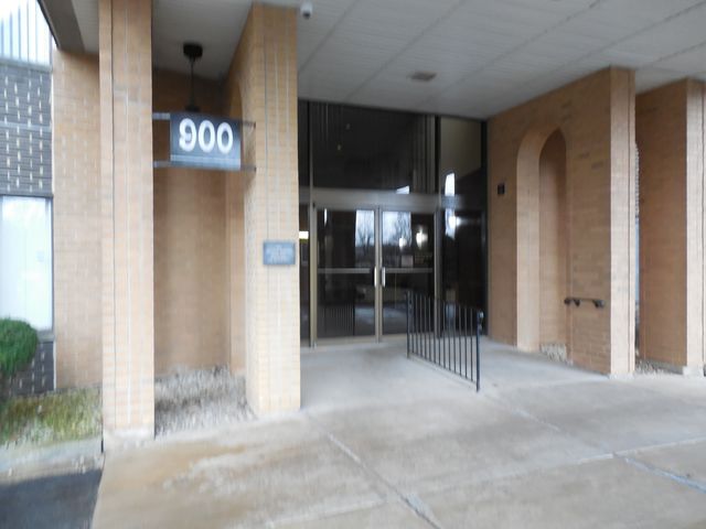 900 W Sunset Drive 505, Glenwood, IL 60425