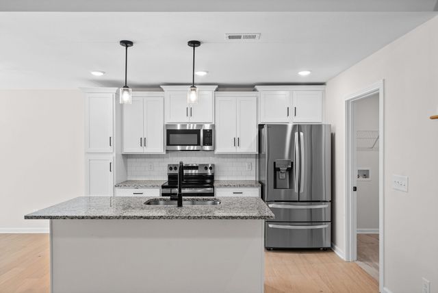 1598 Fredrick Dr, Clarksville, TN 37042