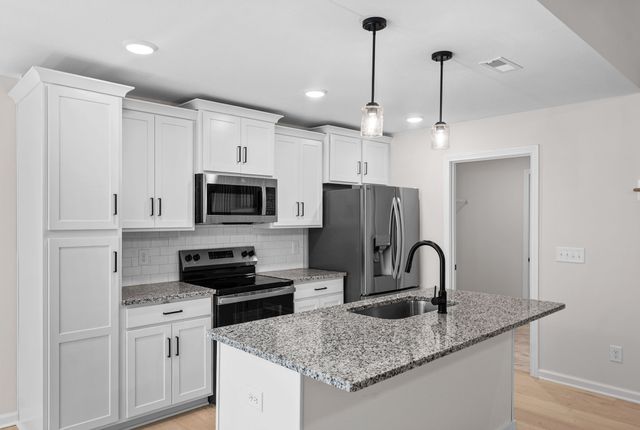 1598 Fredrick Dr, Clarksville, TN 37042