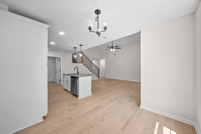 1598 Fredrick Dr, Clarksville, TN 37042