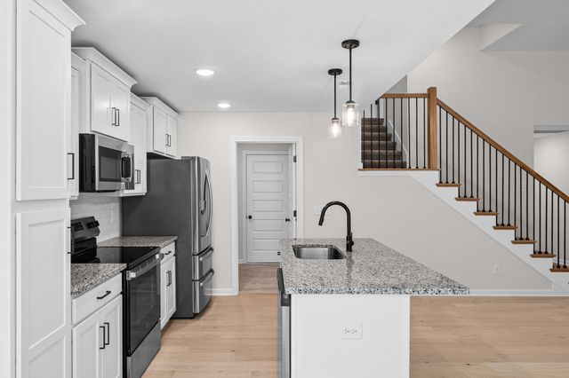 1598 Fredrick Dr, Clarksville, TN 37042