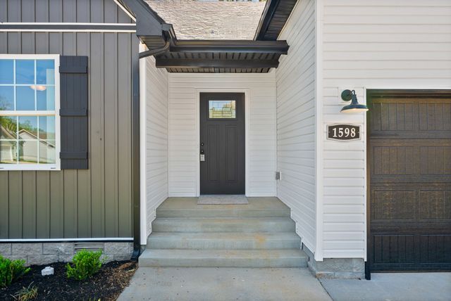 1598 Fredrick Dr, Clarksville, TN 37042