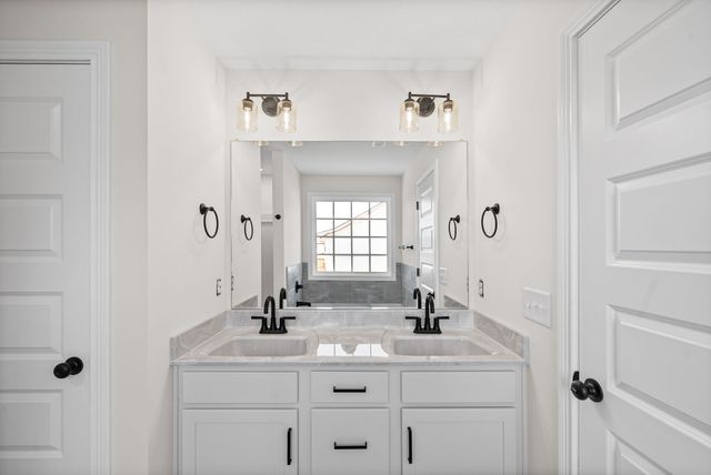 1598 Fredrick Dr, Clarksville, TN 37042