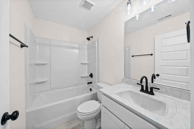 1598 Fredrick Dr, Clarksville, TN 37042