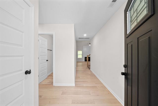 1598 Fredrick Dr, Clarksville, TN 37042