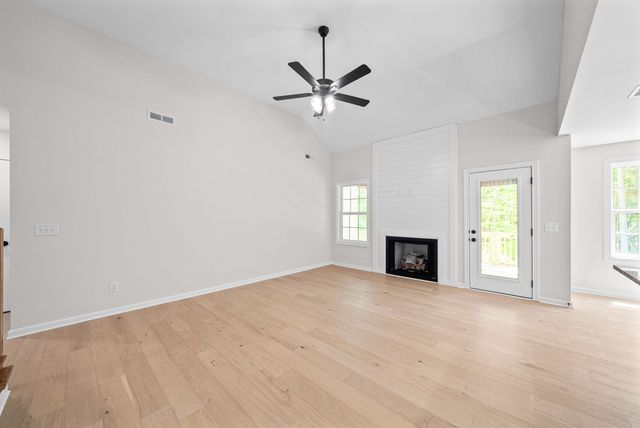 1598 Fredrick Dr, Clarksville, TN 37042