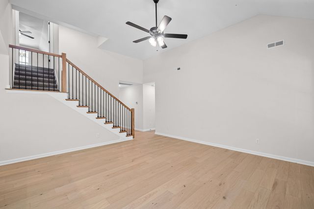 1598 Fredrick Dr, Clarksville, TN 37042