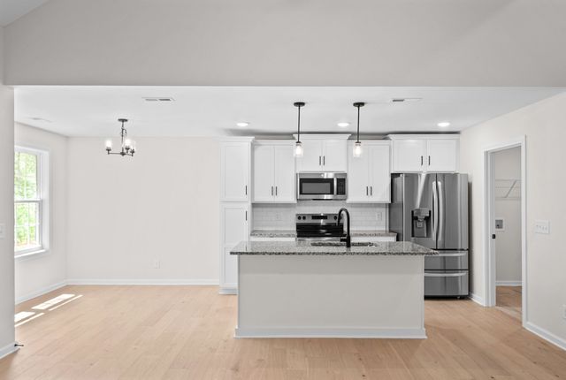 1598 Fredrick Dr, Clarksville, TN 37042