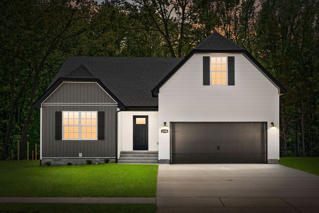 1598 Fredrick Dr, Clarksville, TN 37042