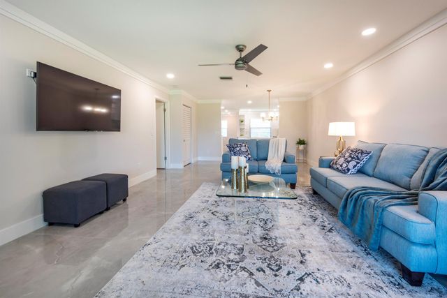 7920 Eastlake Drive 19-F, Boca Raton, FL 33433