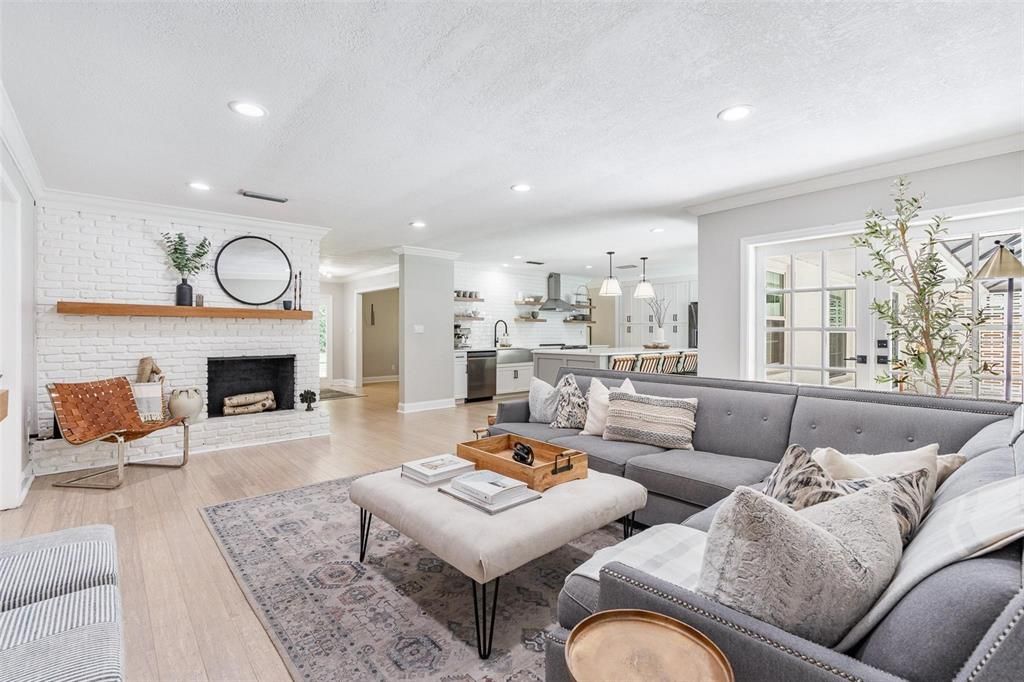 Image 10 of property listing at 2233 LEU ROAD, Orlando, FL 32803