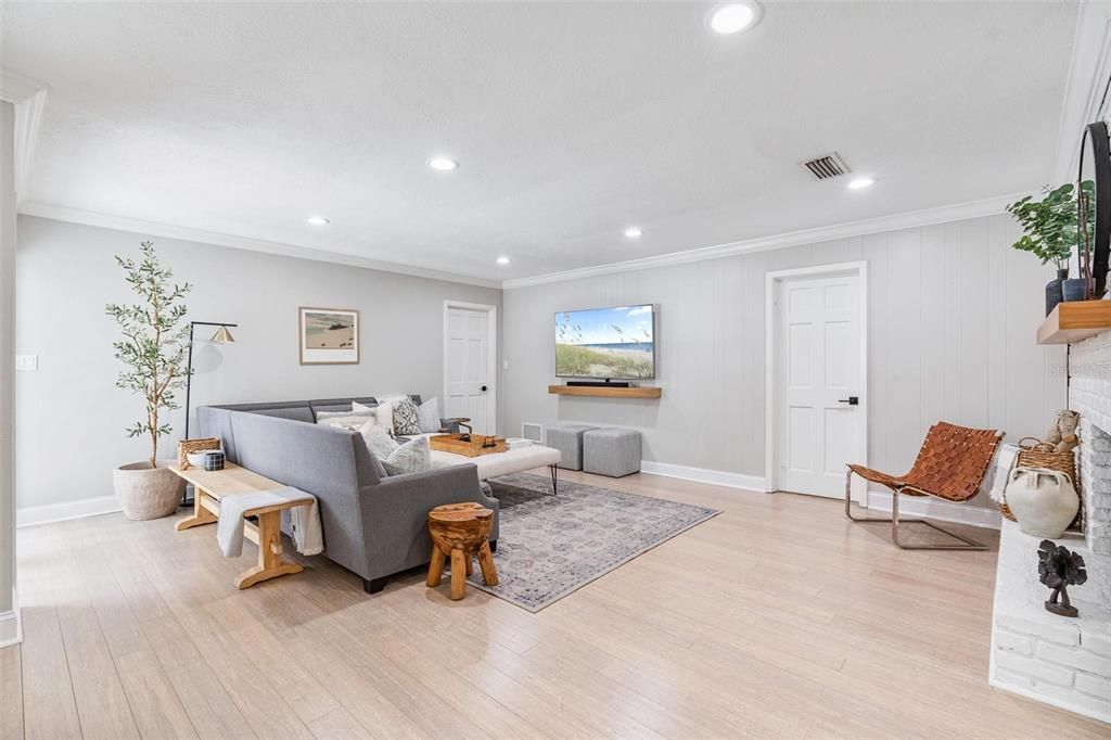 Image 12 of property listing at 2233 LEU ROAD, Orlando, FL 32803