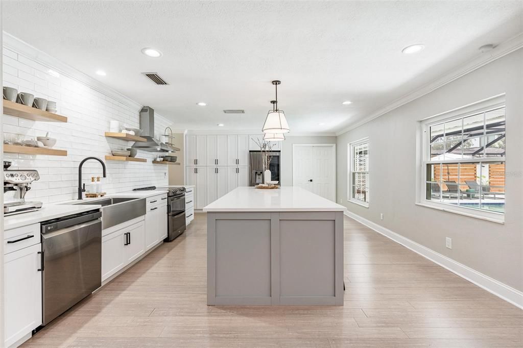 Image 7 of property listing at 2233 LEU ROAD, Orlando, FL 32803