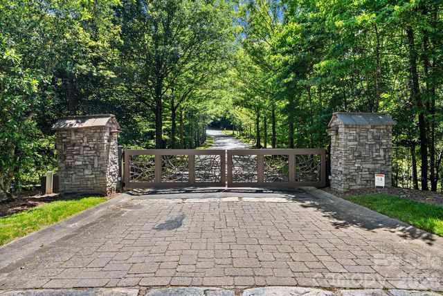 472 Mills River Way, Horse Shoe, NC 28742