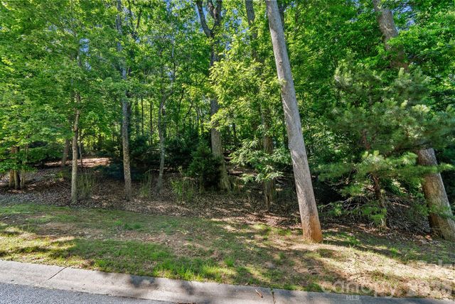 472 Mills River Way, Horse Shoe, NC 28742