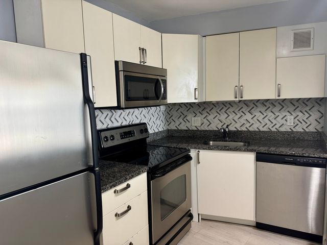 300 N State Street 2125, Chicago, IL 60654