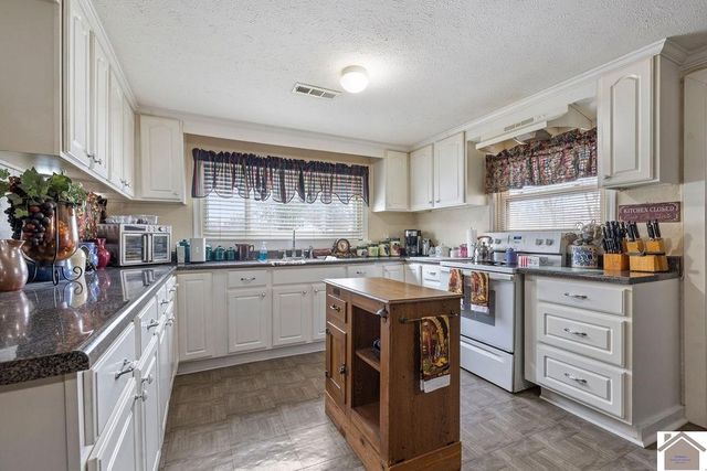 2164 Homewood Ave, Paducah, KY 42003