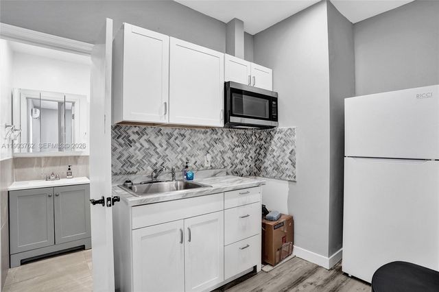 1001 NW 148th St, Miami, FL 33168