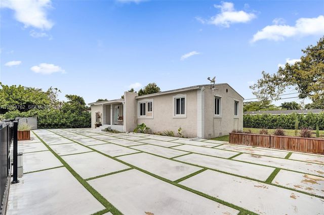 1001 NW 148th St, Miami, FL 33168