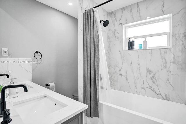 1001 NW 148th St, Miami, FL 33168