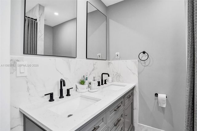 1001 NW 148th St, Miami, FL 33168