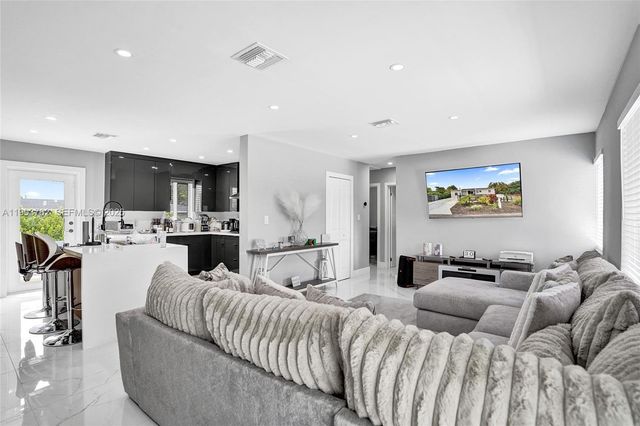 1001 NW 148th St, Miami, FL 33168