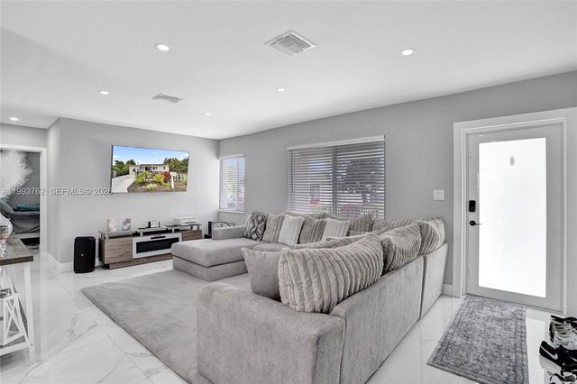 1001 NW 148th St, Miami, FL 33168