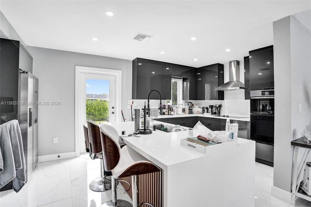 1001 NW 148th St, Miami, FL 33168