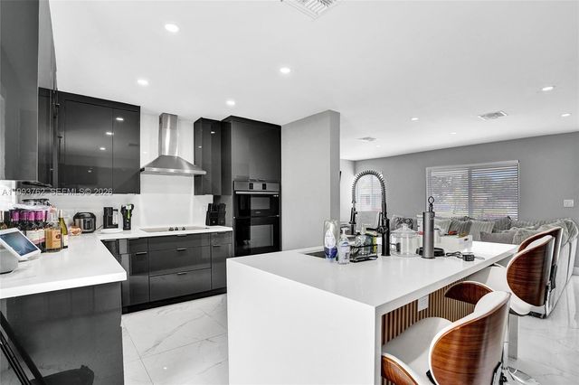 1001 NW 148th St, Miami, FL 33168