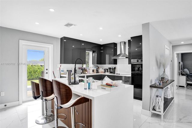 1001 NW 148th St, Miami, FL 33168