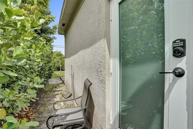 1001 NW 148th St, Miami, FL 33168