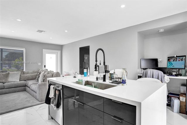 1001 NW 148th St, Miami, FL 33168