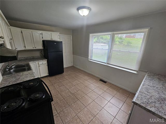 10604 Trask Drive, St Louis, MO 63136