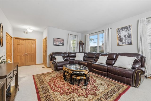 39581 N Cambridge Boulevard, Beach Park, IL 60083