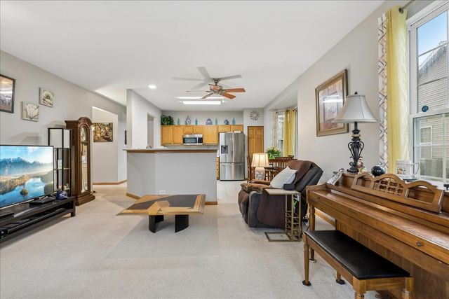 39581 N Cambridge Boulevard, Beach Park, IL 60083