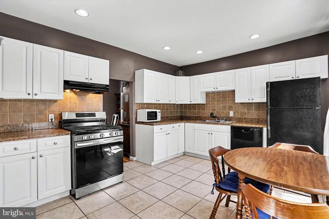 51 W PENNSYLVANIA AVE, Yoe, PA 17313