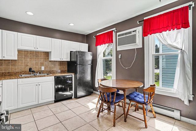 51 W PENNSYLVANIA AVE, Yoe, PA 17313
