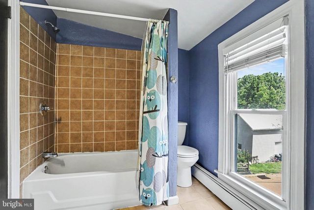 51 W PENNSYLVANIA AVE, Yoe, PA 17313