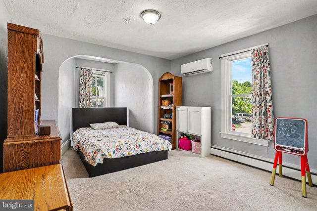 51 W PENNSYLVANIA AVE, Yoe, PA 17313