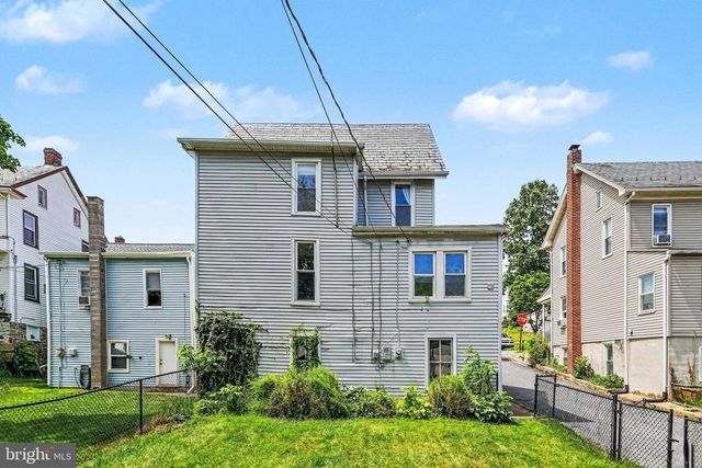 51 W PENNSYLVANIA AVE, Yoe, PA 17313