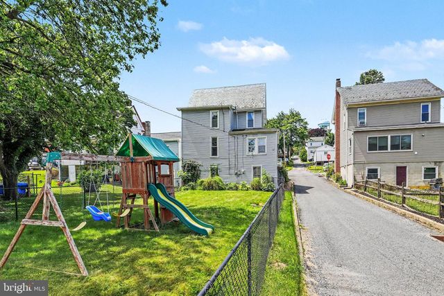 51 W PENNSYLVANIA AVE, Yoe, PA 17313
