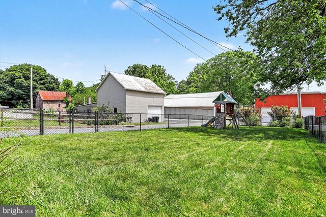 51 W PENNSYLVANIA AVE, Yoe, PA 17313