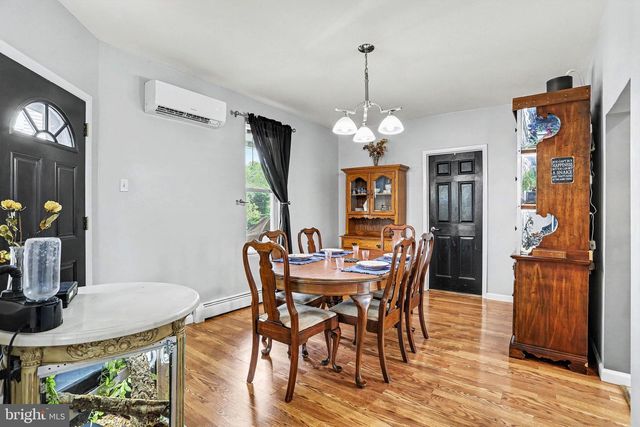 51 W PENNSYLVANIA AVE, Yoe, PA 17313