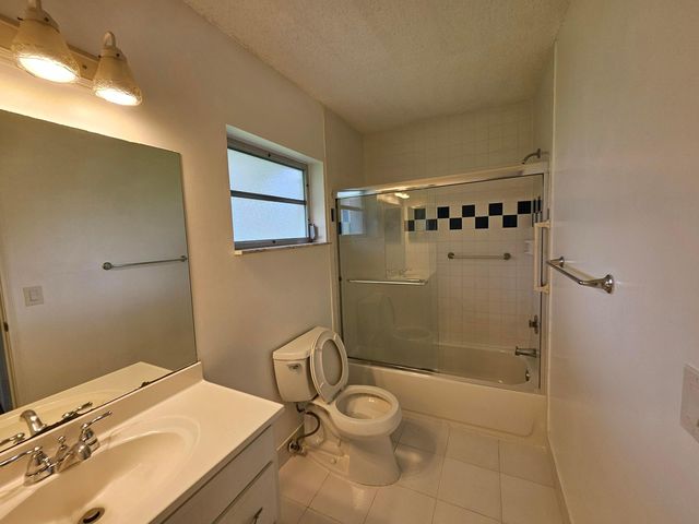 8431 NW 12th Street D68, Plantation, FL 33322