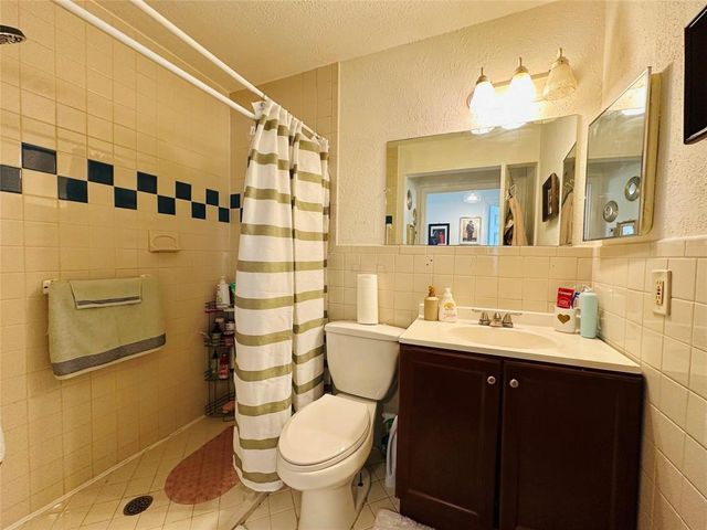 8431 NW 12th Street D68, Plantation, FL 33322