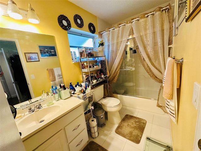 8431 NW 12th Street D68, Plantation, FL 33322