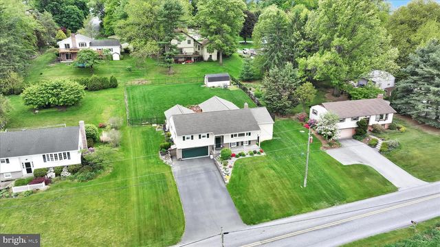 230 EDGEWOOD DR, New Holland, PA 17557